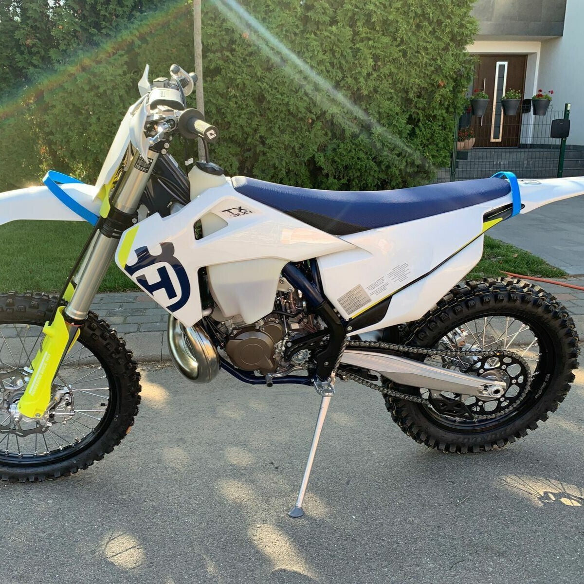 Enduro Lift Strap Kit HUSQVARNA 2+4 Stroke 2017-2019 Black