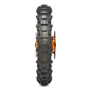 Metzeler MCE 6 Days Extreme Super Soft 140/80-18 rear tyre tread for hard enduro and extreme terrain traction
