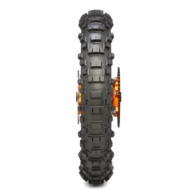 Metzeler MCE 6 Days Extreme Super Soft 140/80-18 rear tyre tread for hard enduro and extreme terrain traction