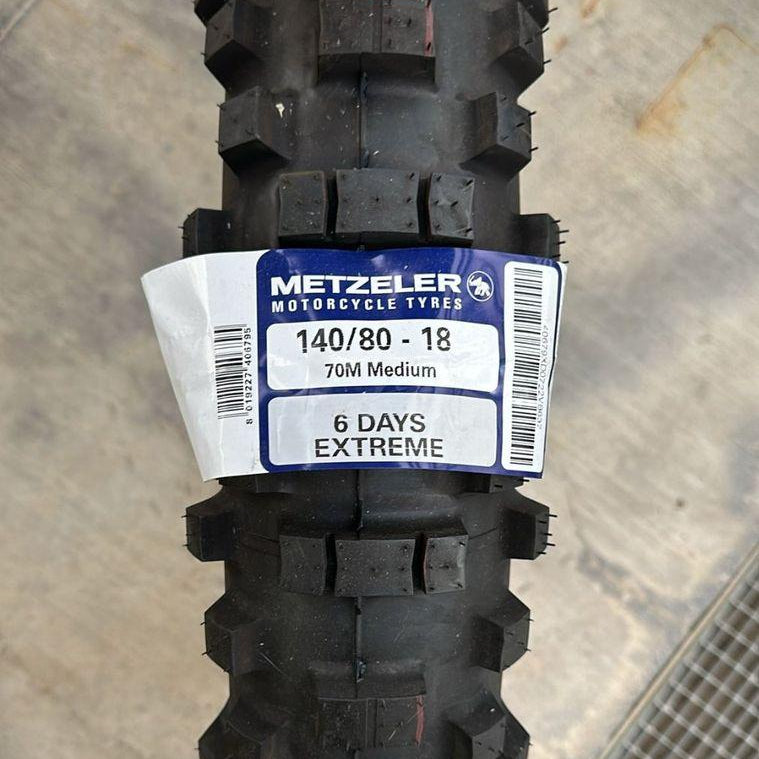 Metzeler MCE 6 Days Extreme Medium tyre tread with three red compound stripes