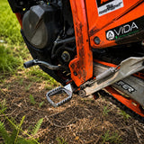 ONEGRIPPER CTRL V2 wide platform footpegs with aggressive grip teeth for Enduro and Motocross